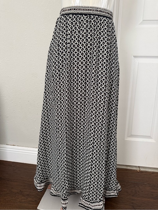 Max Studio Dresses & Skirts - Max Studio Black and White Geometric Maxi Skirt